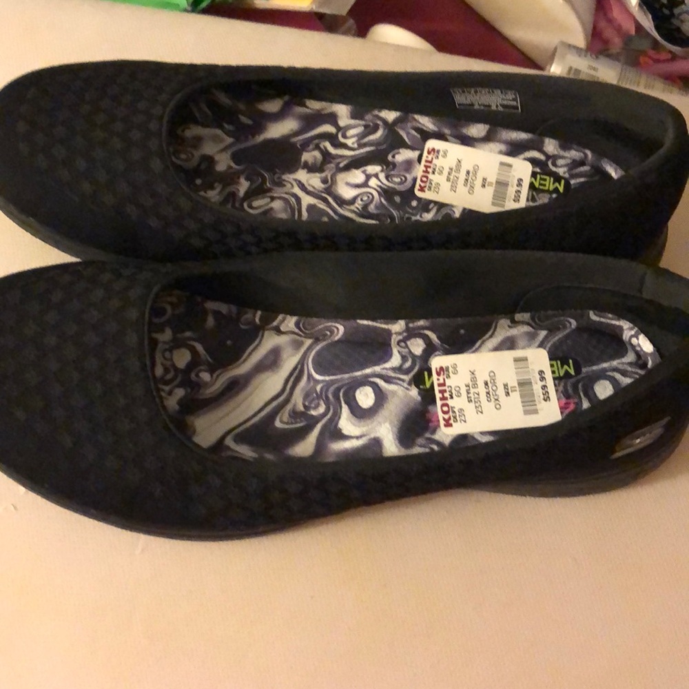 Skechers women’s size 11 blk slip on